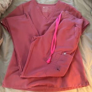 Figs Techbical Collection Scrub Set in Dusty Pink